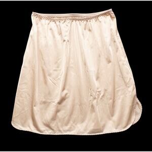 Vanity Fair Half Slip Womens M Nylon Nude Beige Curved Slit Silky Feel